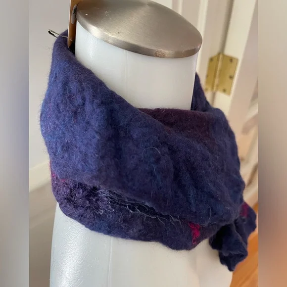 Hand crafted wet felted merino wool scarf/collar - Picture 2 of 5